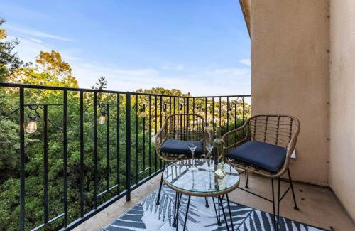 Los Feliz Casa | Luxurious 4BR in prime LA location with great view