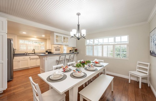 La Palma Cama Y Desayuno | Luxurious 4BR Pool House with 2 Master Suites, Near Disney!