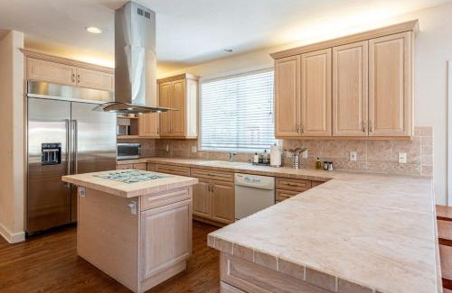 Arapahoe Ridge Casa | Luxurious 4BR Retreat - Pool Table & Chic Amenities