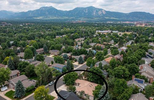 Arapahoe Ridge Casa | Luxurious 4BR Retreat - Pool Table & Chic Amenities