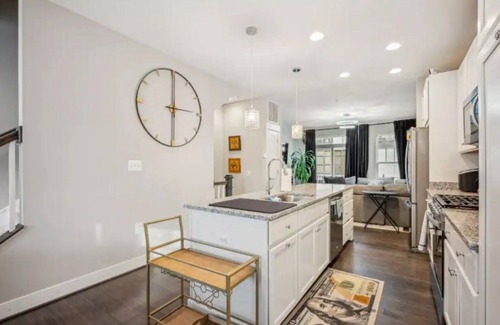 Northeast Casa | Luxurious 4BR TH w. free parking, close metro access, & patio in Washington, DC
