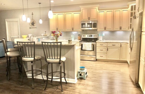 Southmont Casa | Luxurious 5 bed 3 1/2 bath lakefront home: private pier, 2 paddleboards, 2 kayak