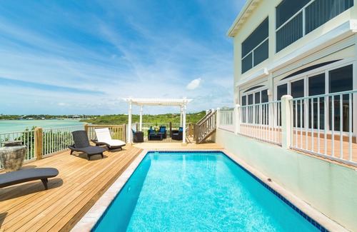 Venetian Road Settlement Villa | Lujosa villa de 5 dormitorios frente al mar en el corazón de Providenciales