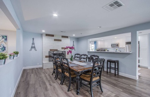 Spring Valley Villa | Luxurious 5 BR, 5.5 BA Villa, Pool, Games, 15 min to LV Strip