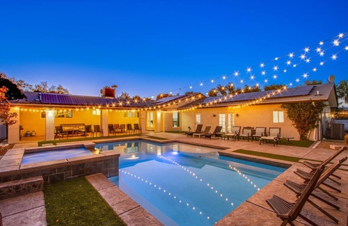 Spring Valley Villa | Luxurious 5 BR, 5.5 BA Villa, Pool, Games, 15 min to LV Strip