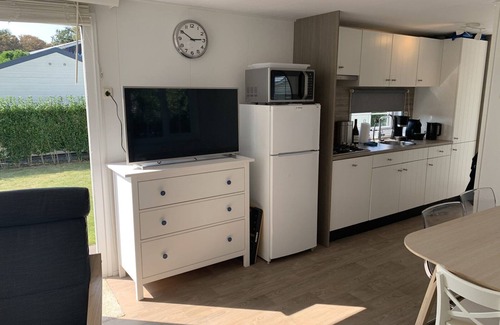 Groot Valkenisse Casa | Luxurious 5-person holiday chalet in Valkenisse 100 meters from the beach