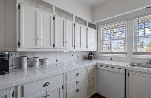 Ozark Casa | Luxurious 5-Star Home, Heart of Ozark, MO - Ideal for Memorable Getaways!