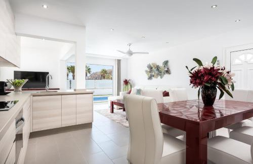 Palm-Mar Villa | Luxurious 5* VILLA - 300M2 - private HEATED pool - garage - WiFi