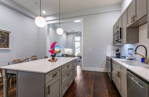 New Orleans Hotel | Luxurious 5bd with private balcony/ AMAZING LOCATION!