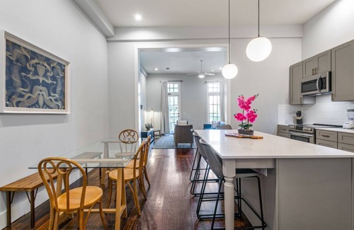 New Orleans Hotel | Luxurious 5bd with private balcony/ AMAZING LOCATION!