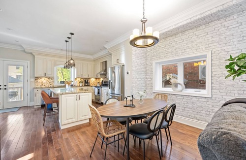 Broadview North Casa | Luxurious 5BR-4WR Home in Downtown Toronto – Modern, Spacious & Cozy Retreat!