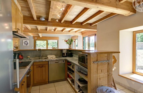 Croizet-sur-Gand Cabaña | "Amplia Casa Rural con Piscina Privada y Jardín en un Entorno Tranquilo en Croizet-sur-Gand"