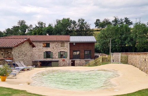 Croizet-sur-Gand Cabaña | "Amplia Casa Rural con Piscina Privada y Jardín en un Entorno Tranquilo en Croizet-sur-Gand"