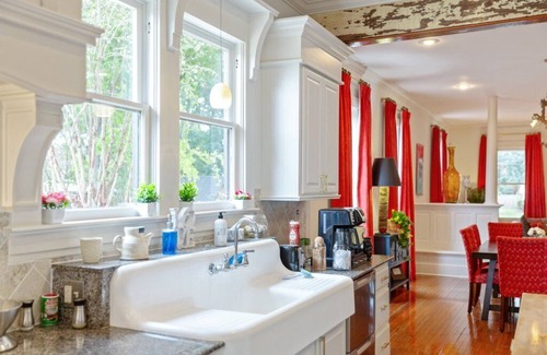 Lake Charles Casa | Luxurious 6-Bedroom Grand Residence with Multiple Living Areas - Designer Home