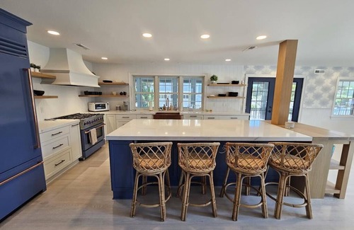 Beach Haven Park Casa | Luxurious 6 Bedroom 3.5 bath with private beach access, bocce and tennis court