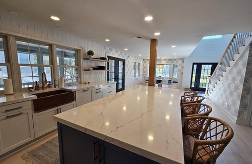 Beach Haven Park Casa | Luxurious 6 Bedroom 3.5 bath with private beach access, bocce and tennis court