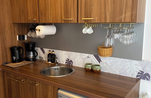 Isola Apartamento | Luxurious 2-room apartment sleeps 4 in resort center/ 50m from slopes / walking distance to amenities