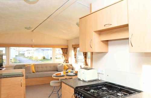 Porthcawl Casa | Luxurious 6 Sleeper Caravan Trecco Bay Essentials Included