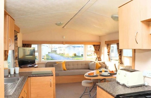 Porthcawl Casa | Luxurious 6 Sleeper Caravan Trecco Bay Essentials Included
