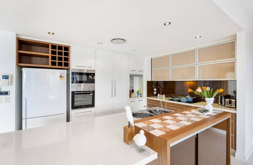 Biggera Waters Casa | Luxurious 6BR Retreat W/Pool & Port @BiggeraWaters