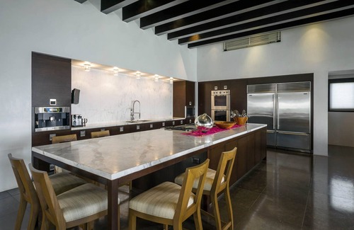 Buzzards Villa | Luxurious 7 BR Beachfront Casa Oliver w/ WiFi, Pool, Home Theatre, Gym + More!