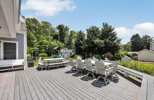 East Falmouth Casa | Luxurious 7-Bedroom Home in Falmouth