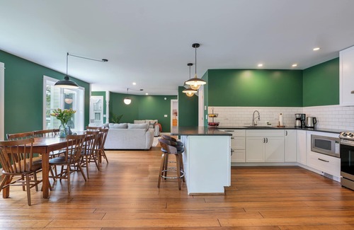 Dedham Cabaña | Luxurious, ADA accessible lakefront home for the whole family near Acadia