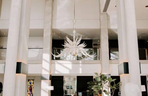 New Tacoma Apartamento | Luxurious ADA Suite + Museum Worthy Art Collection