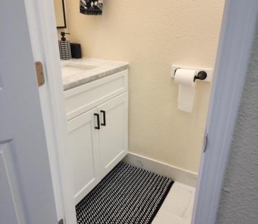 Quartz Hill Apartamento | Luxurious All Private GuestSuite