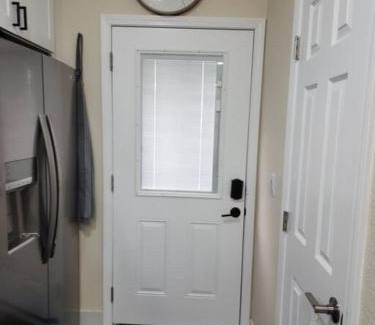 Quartz Hill Apartamento | Luxurious All Private GuestSuite