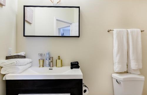 Northeast Casa | Luxurious and Cheerful Room in Washington DC