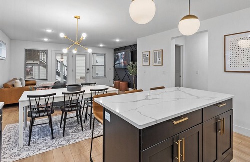 Northeast Minneapolis Casa | Luxurious and Comfortable Duplex!