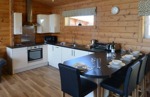 Hollym Chalet De Esquí | Luxurious and contemporary Finnish log lodge.