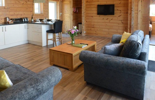 Hollym Chalet De Esquí | Luxurious and contemporary Finnish log lodge.