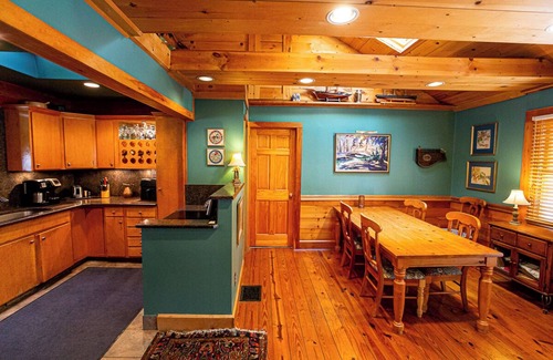 Pulteney Cabaña | Luxurious and Fun Super Compound with Separate Guest House & Two Hot Tubs