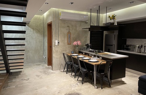 Gascue Apartamento | Luxurious and Modern KingBed industrial style loft