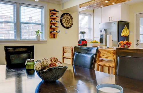 Foxcroft Square Casa | Luxurious and modern retreat in a prime corner property! 20 min from center city
