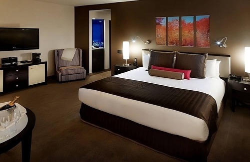 Rose Hill Hotel | Luxurious and Posh! Rooftop Bar and Pool, Near Union Square, Pet-friendly!