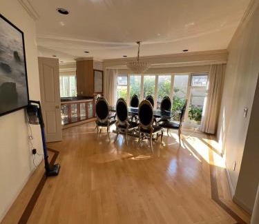 Kerrisdale Casa | Luxurious and quiet room in Vancouver's West End