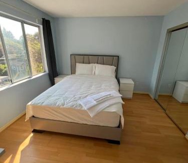 Kerrisdale Casa | Luxurious and quiet room in Vancouver's West End