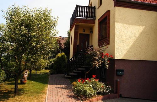 Alt Gaarz Apartamento | Luxurious Apartment in Rerik Germany with Garden