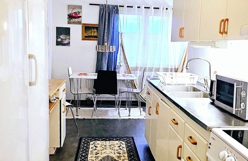 Orebro Apartamento | Luxurious apartment in the heart of city Örebro Cozy and central)
