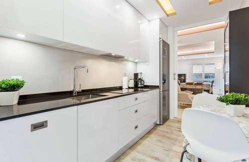 Almenara Apartamento | Piso lujoso cerca de Plaza Castilla, con posibilidad de plaza garaje.