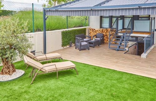 Ciruena Apartamento | Lujoso apartamento con jardín y garaje