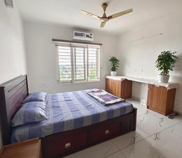 Palayam Apartamento | Luxurious Apartment with a pool and gym near Trivandrum railway station