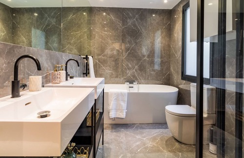 Jeronimos Apartamento | Piso de lujo con 3 habitaciones en el Parque del Retiro. Totalmente equipado, con A/C e internet