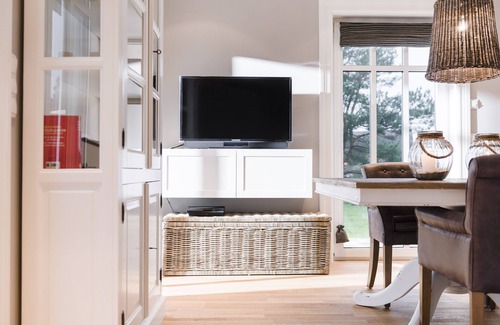 Loddin Apartamento | Apartamentos de lujo con todos los días. Limpieza, chimenea, vistas de agua, ropa de cama incluida.