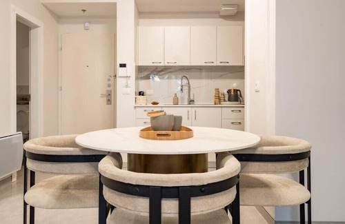 Mea She'arim Condominio | Luxurious Apt with Private Heated Pool City Center