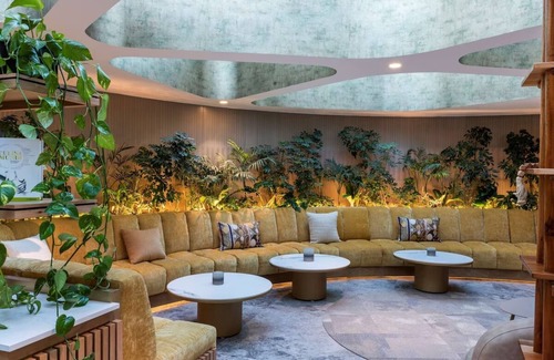 Hipódromo Casa | Luxurious Art Deco Hotel Suite w/Balcony: Embrace the Vibes of Mexico City