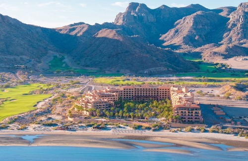 Loreto Apartamento | Luxurious Beachfront Escape in Loreto with Stunning Views